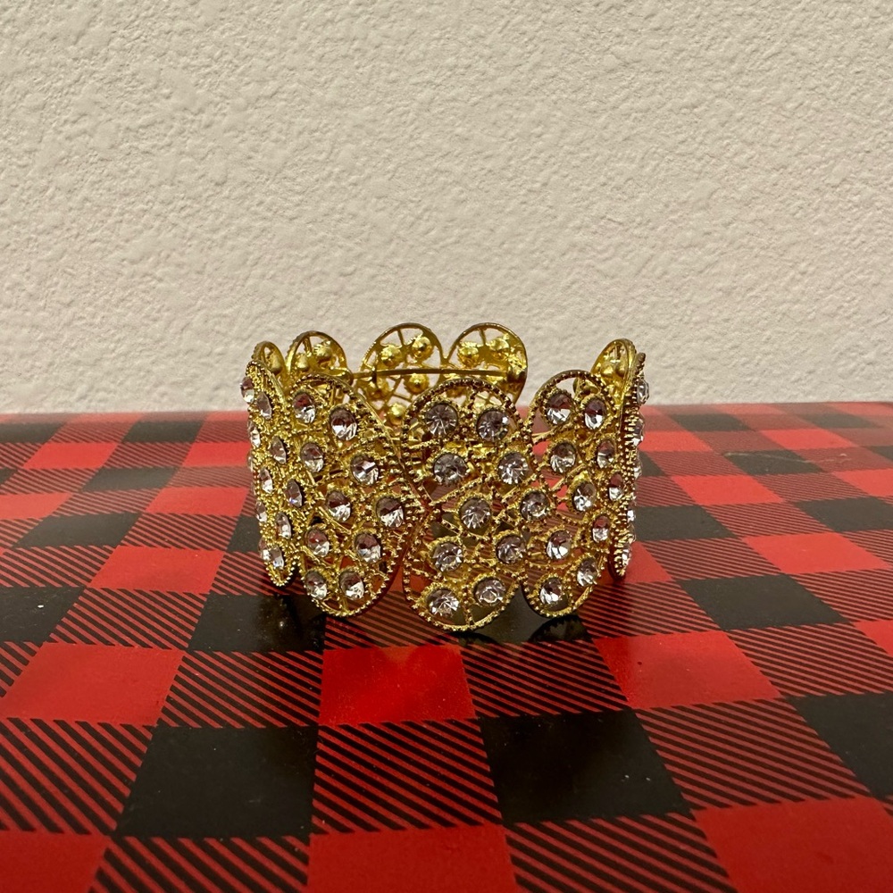 New Gold cuff hearts cuff bracelet with rhinestones from Thailand